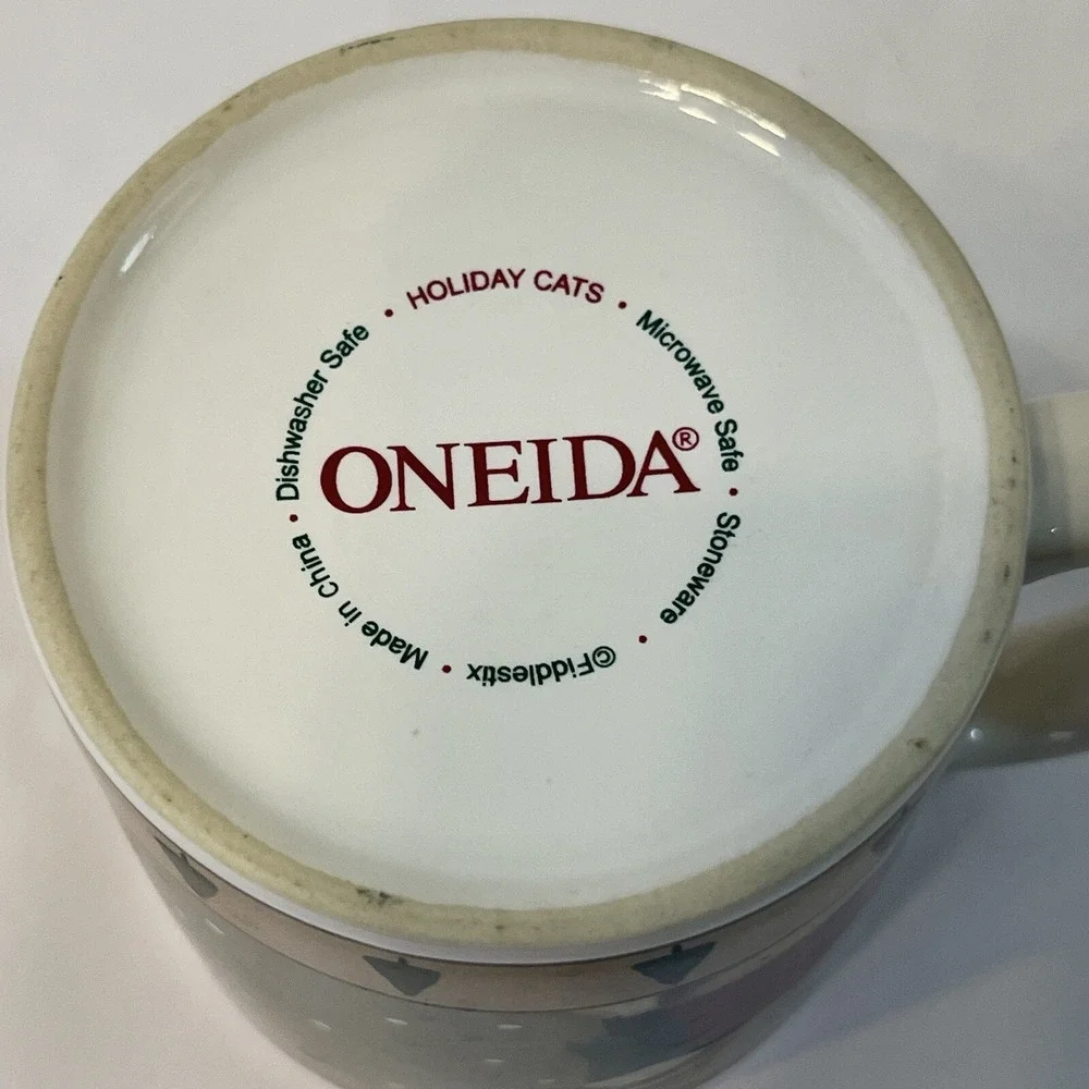 Oneida Holiday Cats Coffee Cup Mug Christmas Fiddlestix Red Sweater Trees Snow